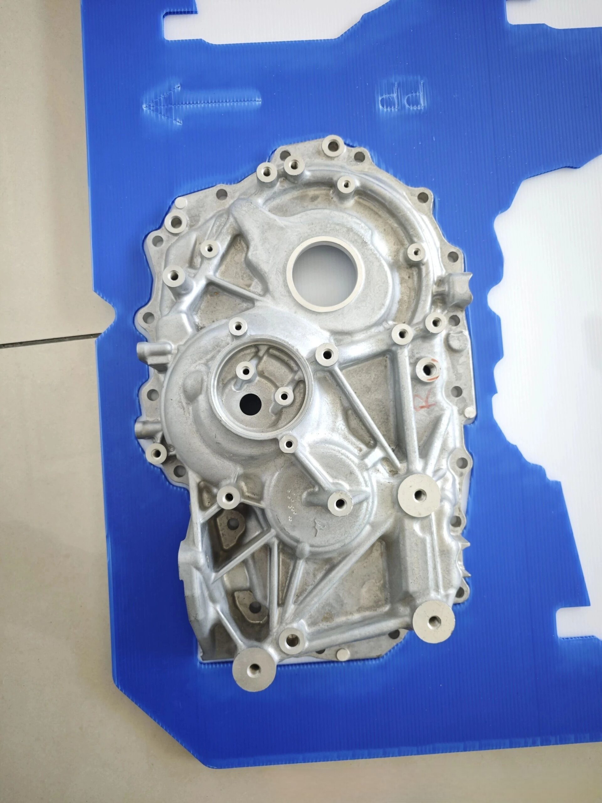 Automotive parts packaging solution using customized PP sheet