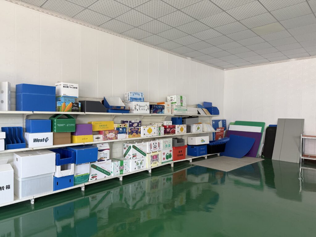 What Are Corrugated Plastic Boxes?